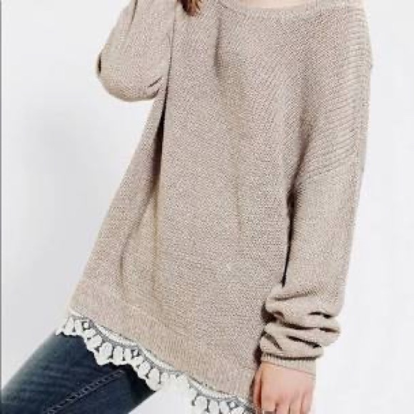 Urban Outfitters Oversized Beige Sweater - Picture 2 of 5